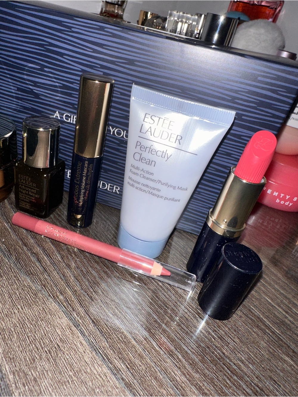 Estée Lauder 6 Piece Skincare & Make-up Set - Picture 6 of 6